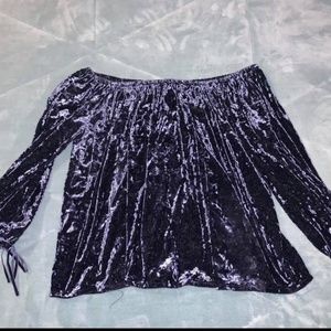 American Eagle off the Shoulder shirt